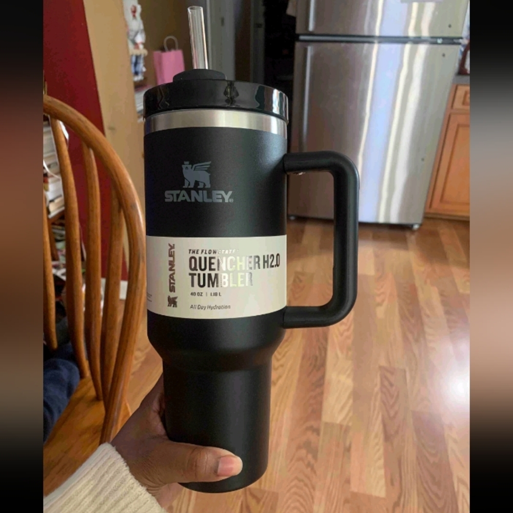 Stanley Cup 40oz Quencher H2.0 Tumbler - Black Color